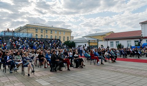 Атмосфера «Востока и Запада»